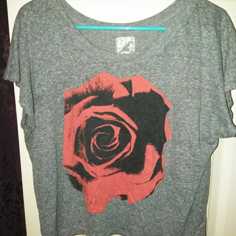 Grey t-shirt with a rose on it